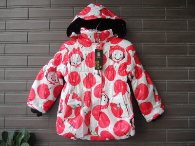 便宜外貿(mào)尾貨服裝批發(fā)指南 品牌、價(jià)格與樣品圖片全解析